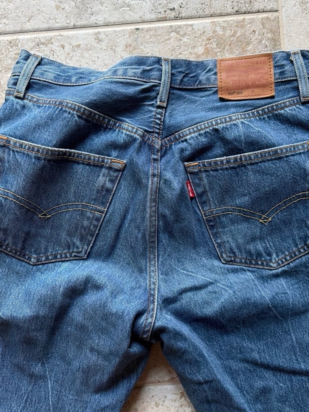 Levi's 501 Women's Straight Jeans in Classic Blue Wash - Picture 4 of 4
